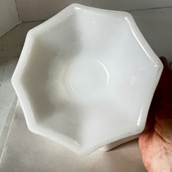 Vtg Milk Glass Dish & Lid Anchor Hocking Grape Leaf Embossed on Textured Glass - Picture 5 of 7